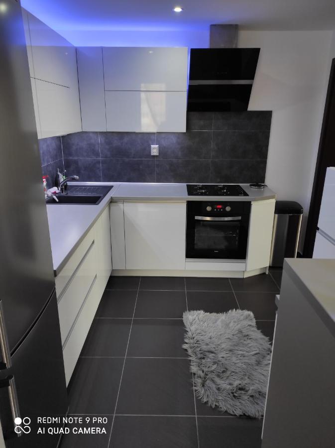 Apartman Mb Poprad Buitenkant foto
